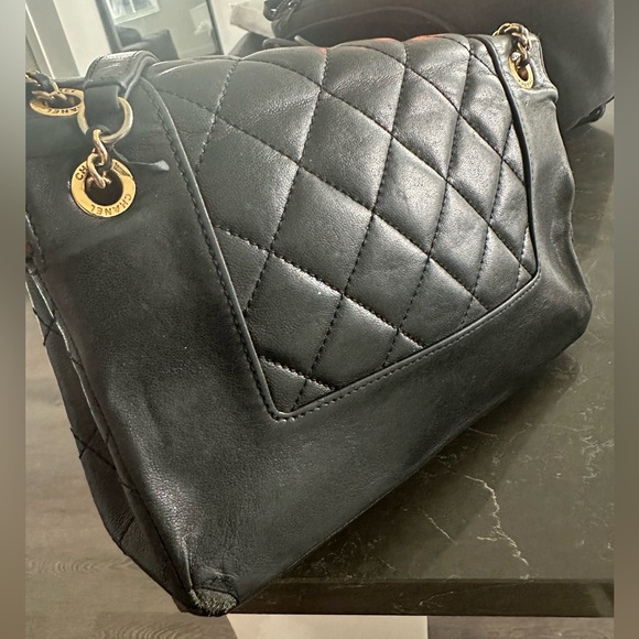 Chanel Black Quilted Leather Shoulder Bag - Picture 16 of 16